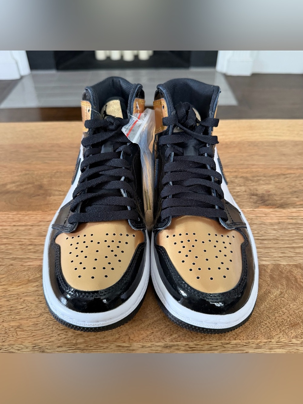 Air Jordan 1 High Golf “Gold Toe” - Size 6 - (DQ0660-002) - Picture 3 of 5